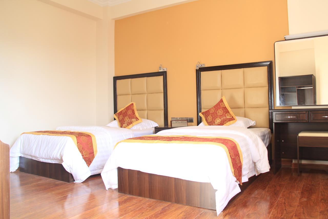 The Hotel Emperor-Inle Nyaung Shwe Buitenkant foto