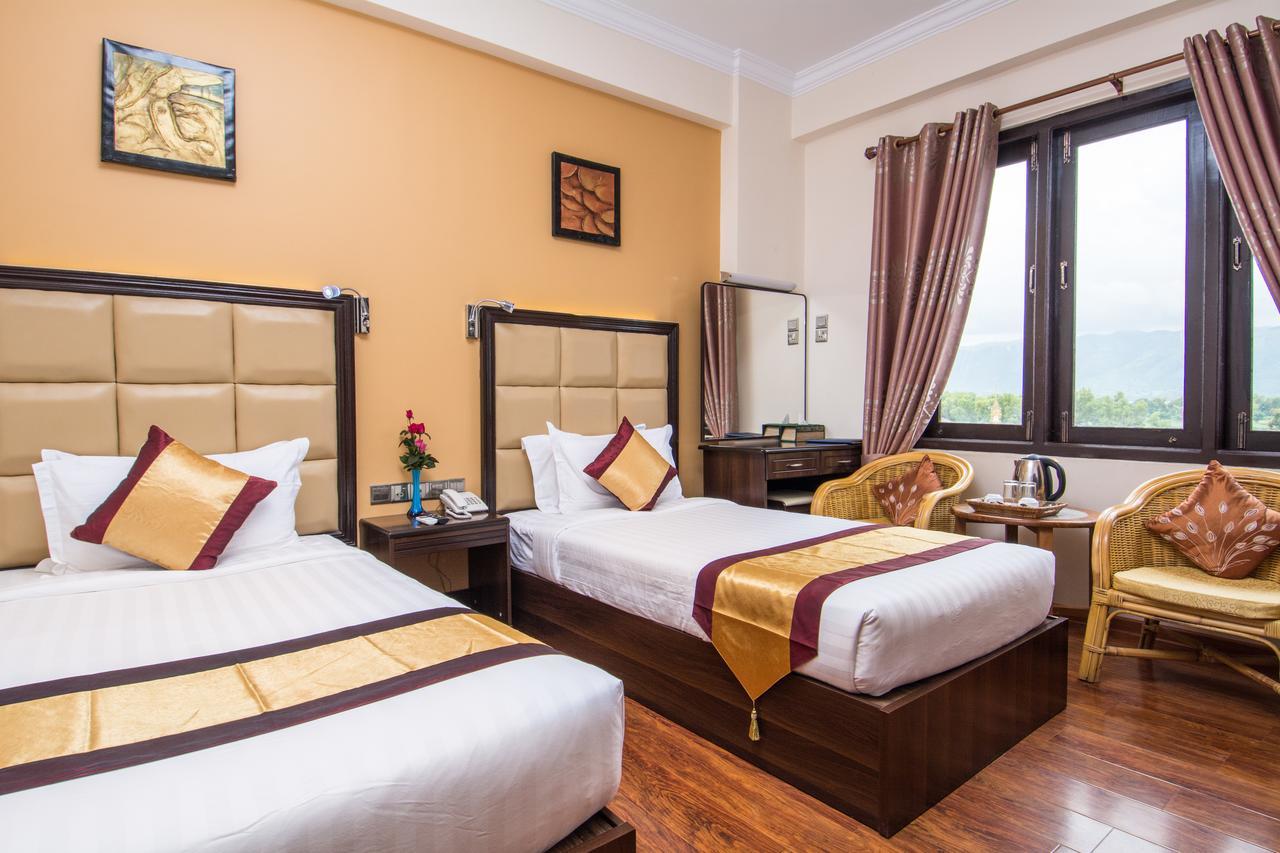 The Hotel Emperor-Inle Nyaung Shwe Buitenkant foto