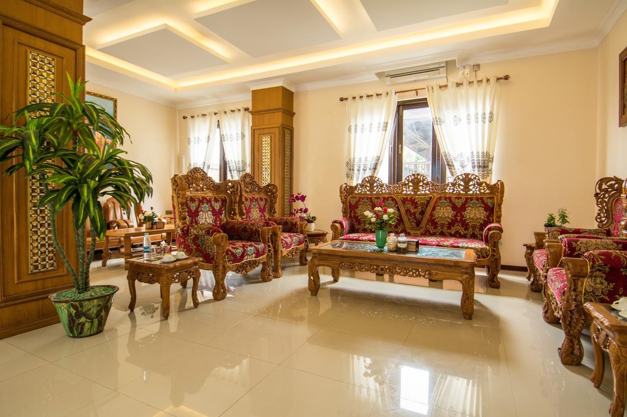 The Hotel Emperor-Inle Nyaung Shwe Buitenkant foto