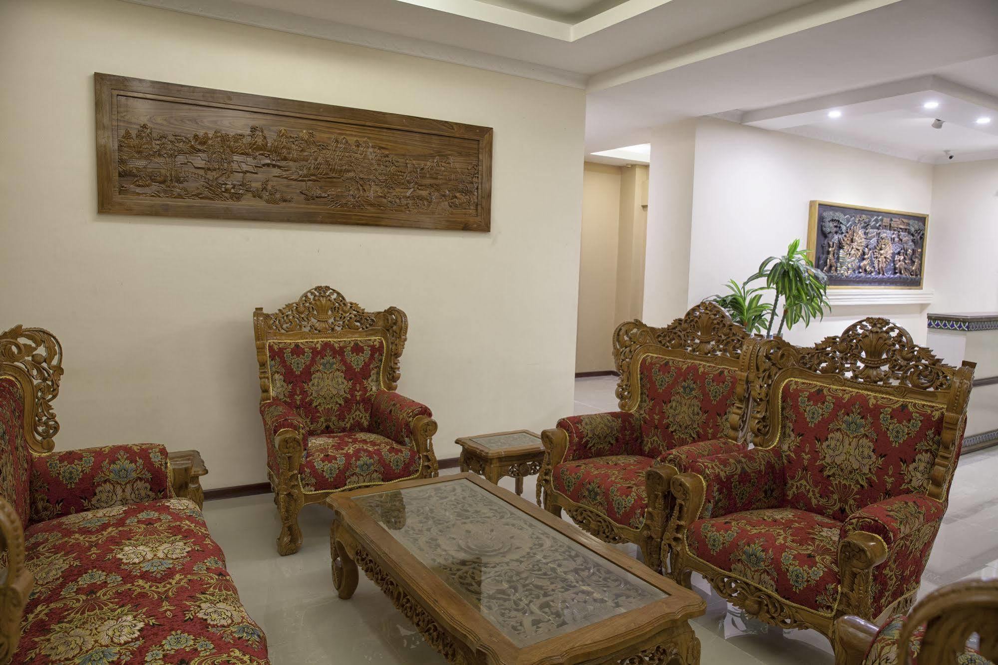 The Hotel Emperor-Inle Nyaung Shwe Buitenkant foto