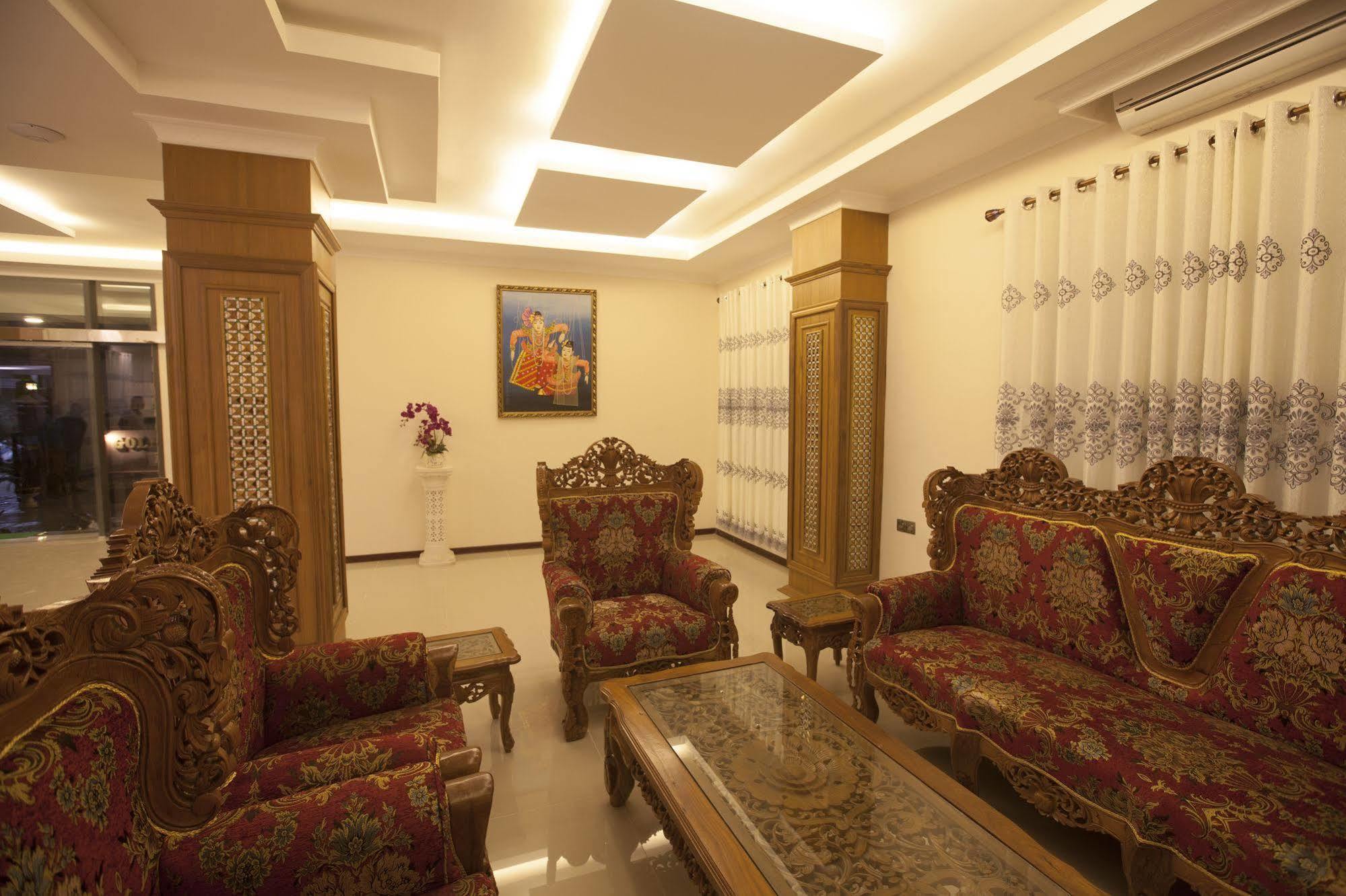 The Hotel Emperor-Inle Nyaung Shwe Buitenkant foto