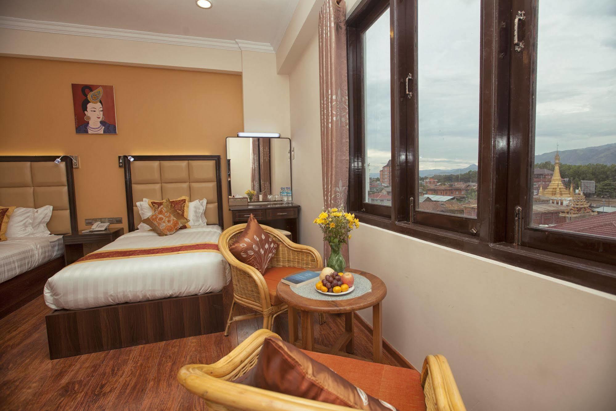 The Hotel Emperor-Inle Nyaung Shwe Buitenkant foto
