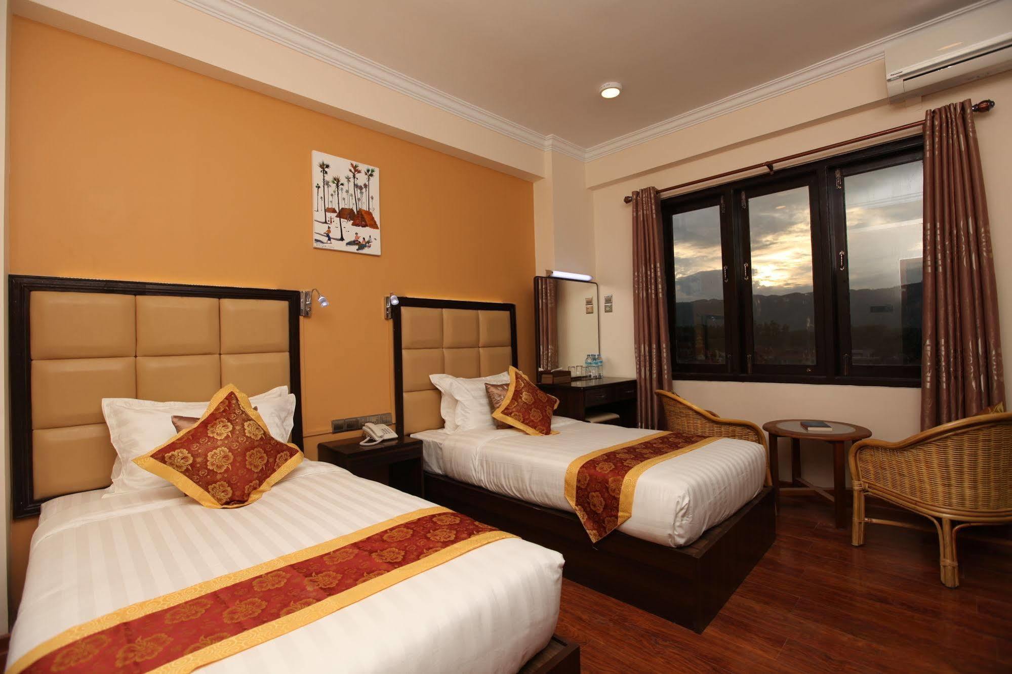 The Hotel Emperor-Inle Nyaung Shwe Buitenkant foto